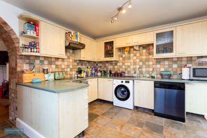 Kitchen/Breakfast Room- click for photo gallery